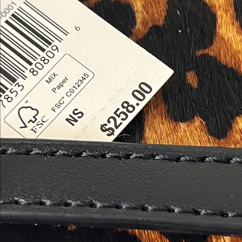 🔥 Michael Kors Leopard Print Crossbody Bag with Black Trim and Gold Hardware - Picture 6 of 10